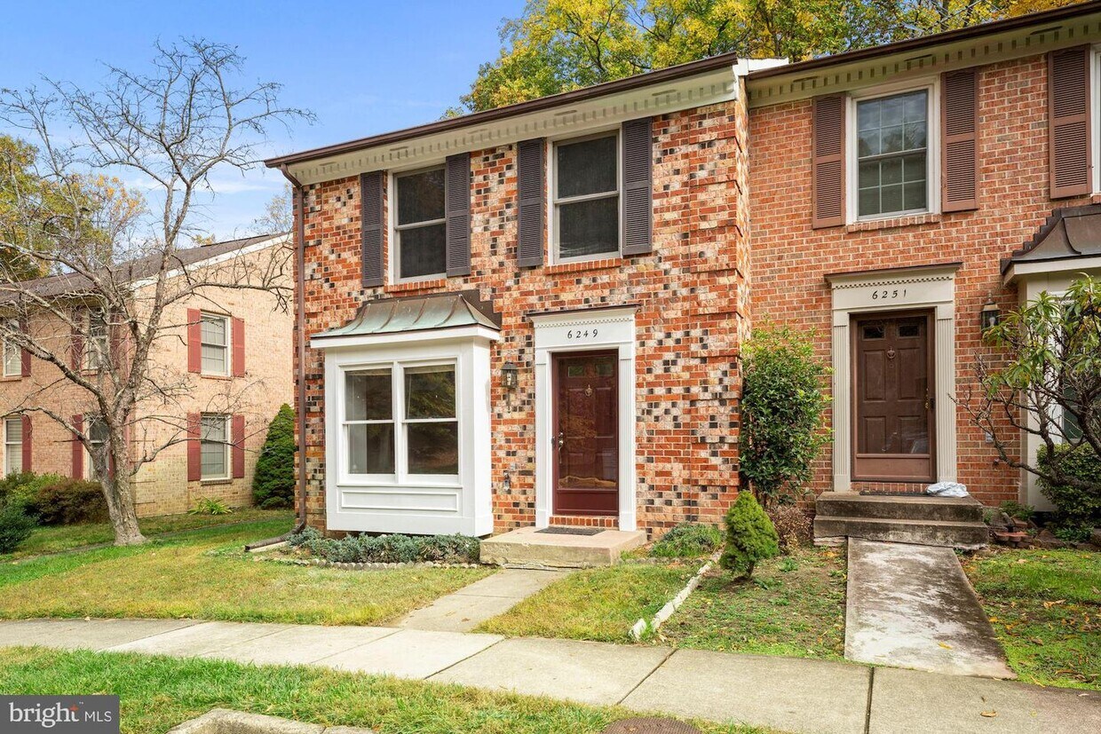 Foto principal - 6249 Rathlin Dr