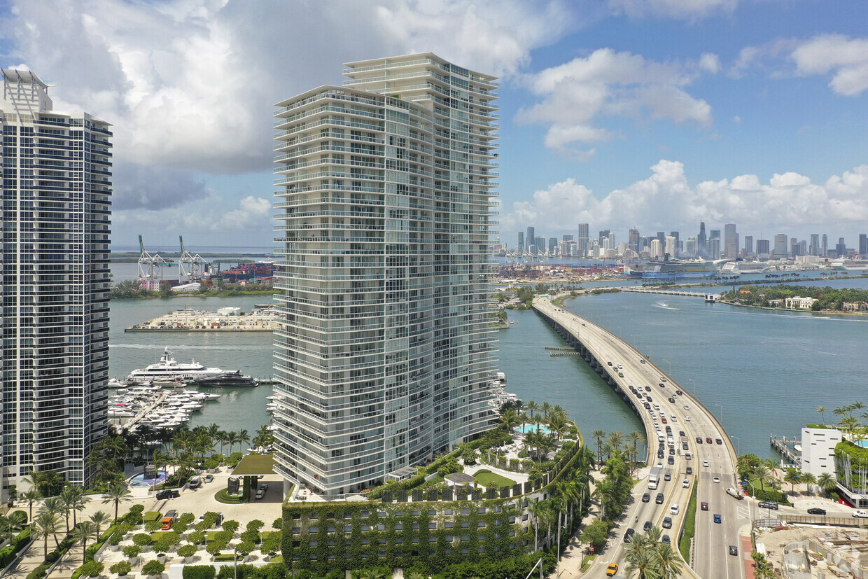Primary Photo - The Icon Tower