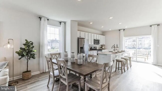 Building Photo - 273 Macoun Way