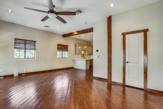 Foto del edificio - 1432 W 21st St