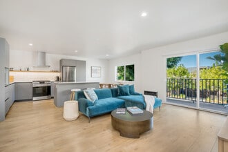 Building Photo - 1422 Tamarind Ave