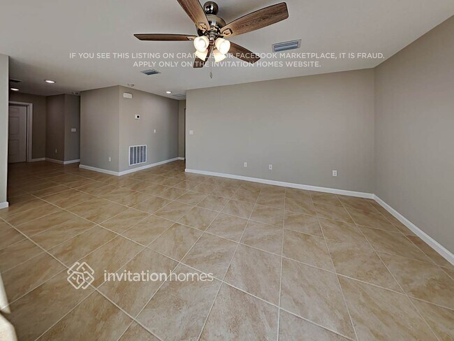 Foto del edificio - 560 SW Nagle Pl