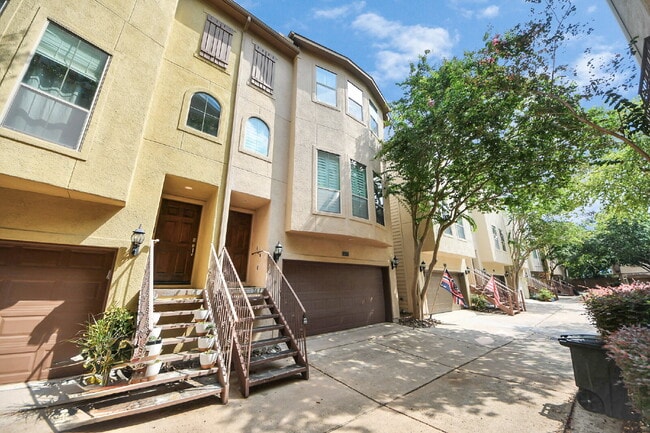 Photo - ? Live the Montrose Lifestyle! ? Apartment