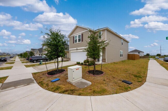Building Photo - 200 Gemsbok Rd