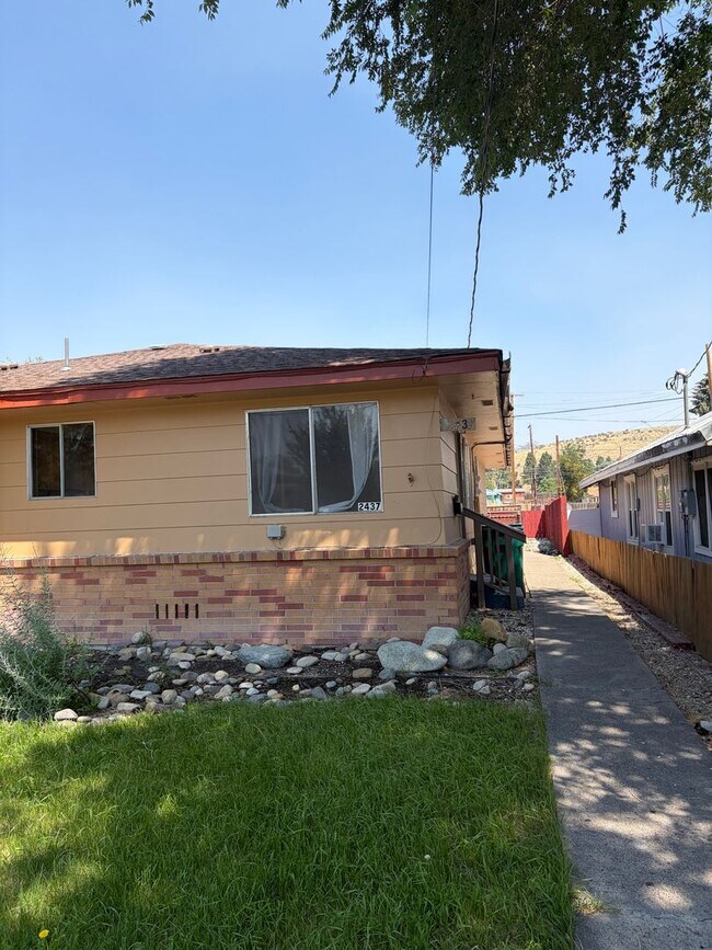 Foto del edificio - 2-Bedroom Home with Garage Near Sky Lakes and OIT