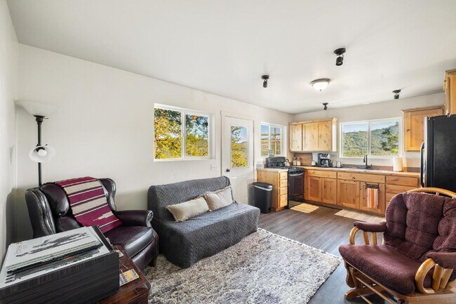 Foto del edificio - Discover Tranquility in This Charming 1-Be...