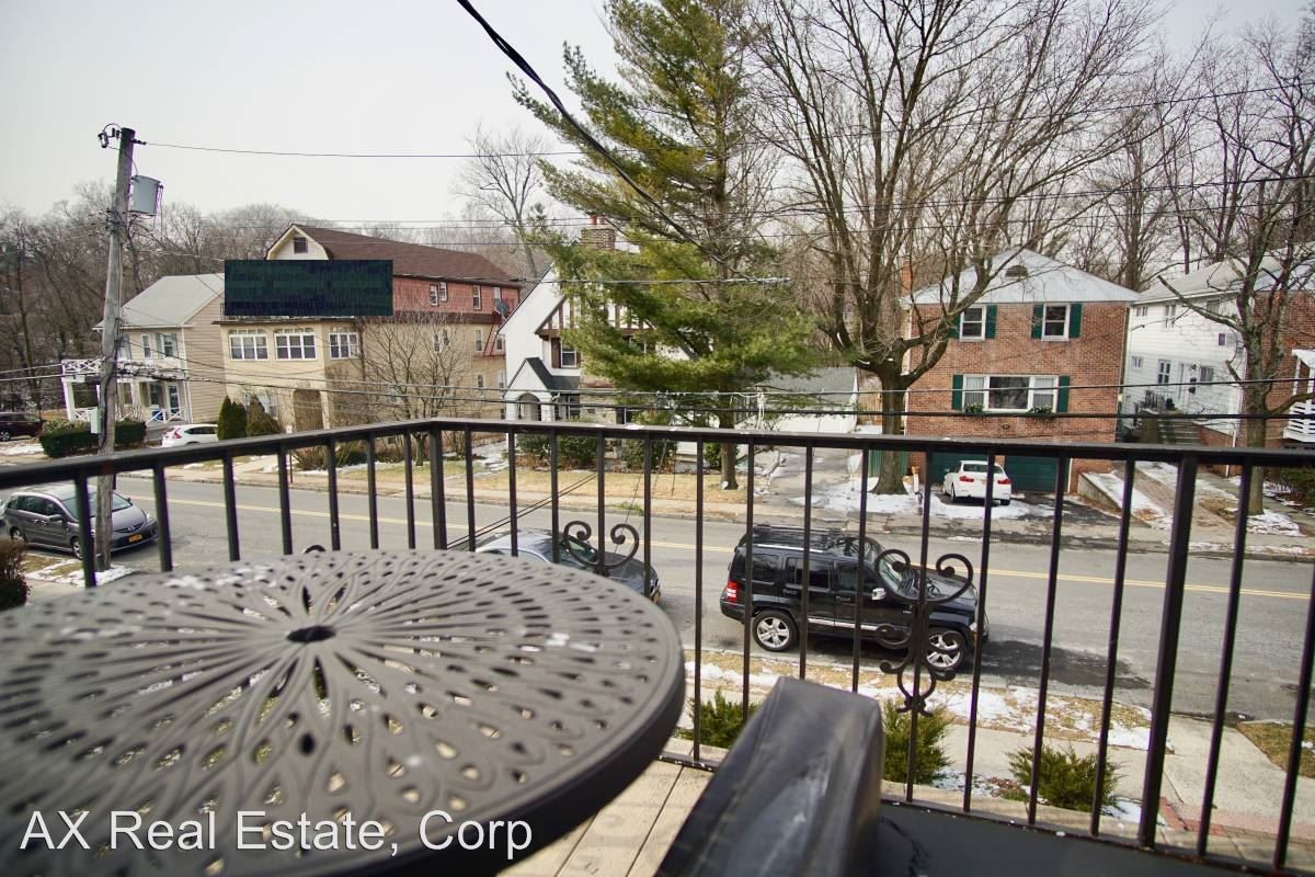 Primary Photo - 32 Parkway Rd