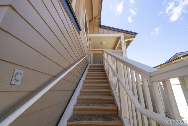 Building Photo - $2200 / 1br - 500ft2 - 1br/1ba/2pkg Townho...