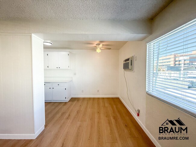 Foto del edificio - 4636 Laurel Canyon Blvd