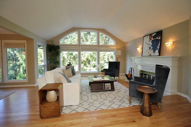 Building Photo - 4 Bedroom Lake Oswego with Stunning Views