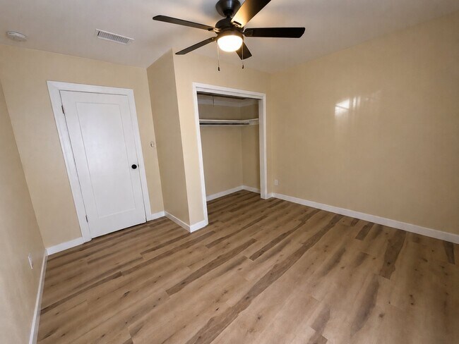 Foto del edificio - 2132 W 84th Pl