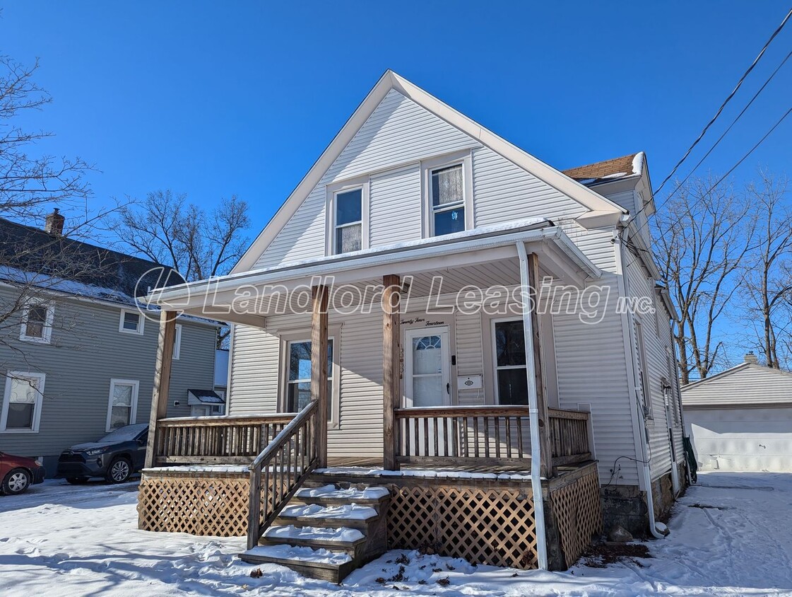 Primary Photo - Updated 2-Bedroom Home with Garage and Enc...