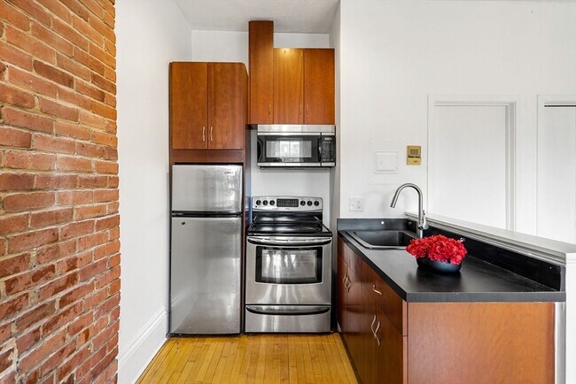 Foto del edificio - 703 Massachusetts Ave