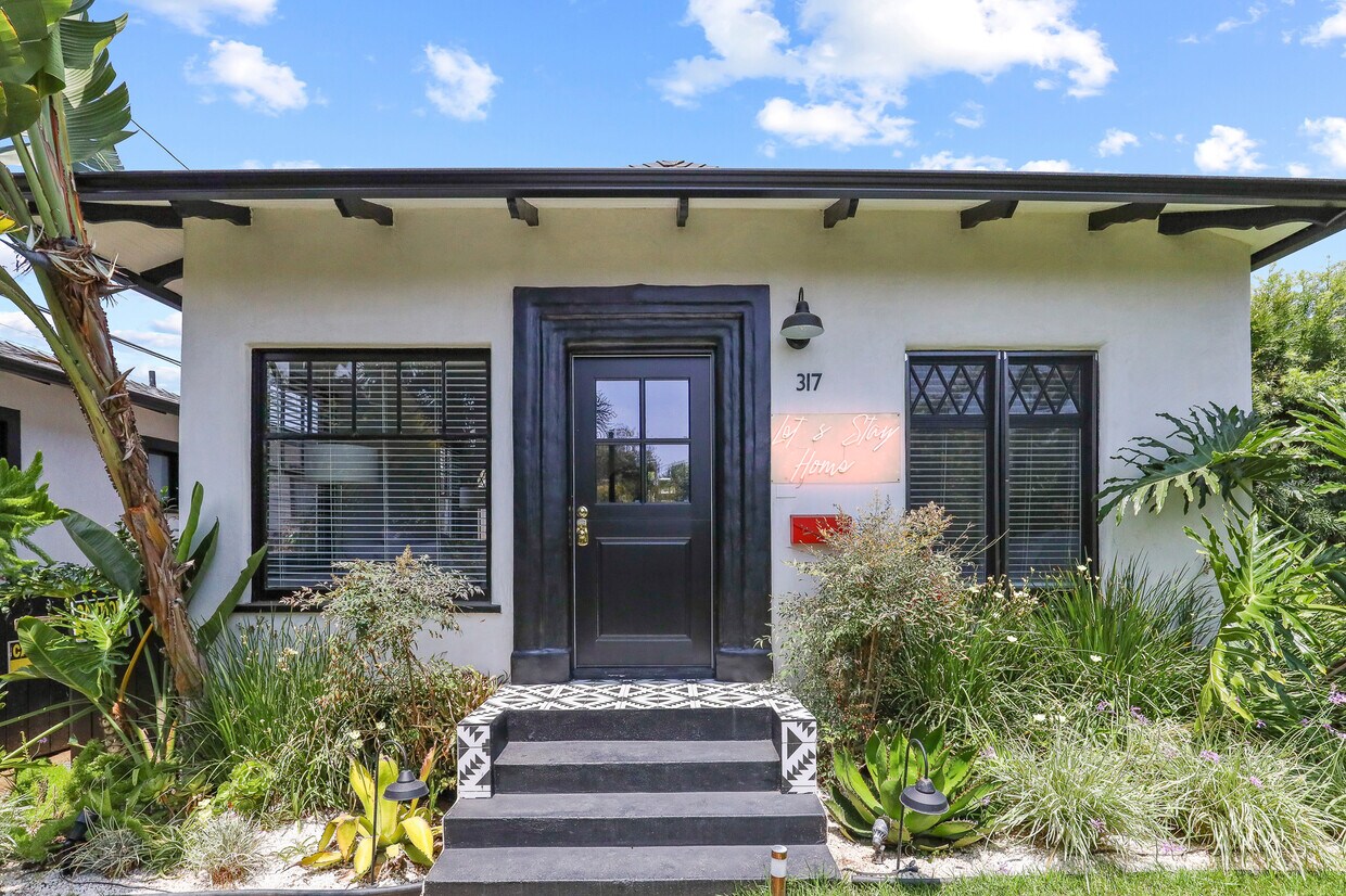 Primary Photo - 315 W Vernon Ave