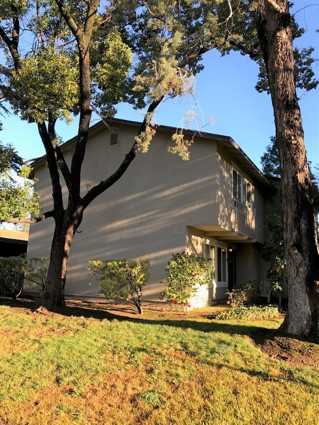 8861 La Riviera Dr, Sacramento, CA 95826 Townhouse for Rent in