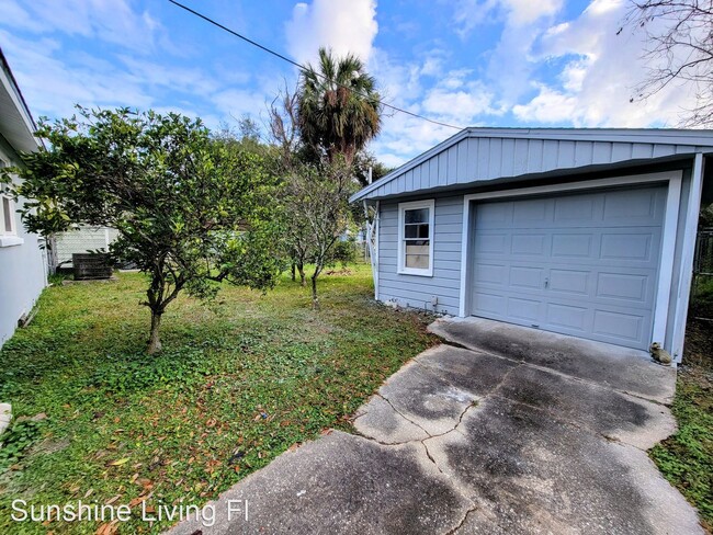 Building Photo - 3 br, 1 bath House - 206 E 45th St