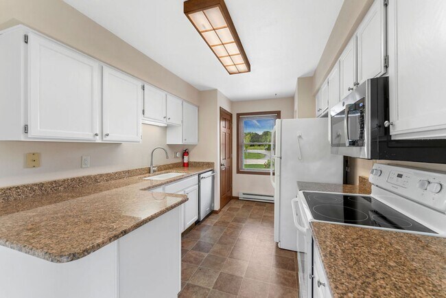 Building Photo - Perfect Townhome with Garage. PETS WELCOME