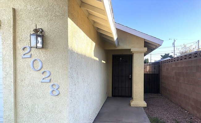 Foto del edificio - Centrally Located