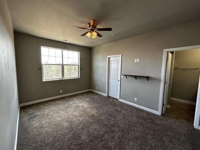 Foto del edificio - 2465 W Cripple Creek Dr