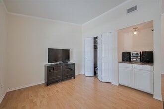 Building Photo - 2425 Augusta Dr