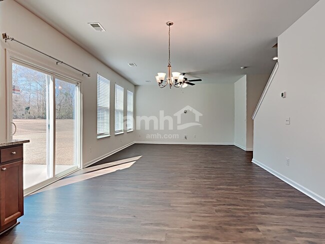 Foto del edificio - 1360 Hermitage Ln