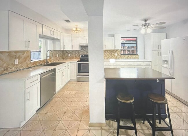 Foto del edificio - 3813 NE 16th Terrace