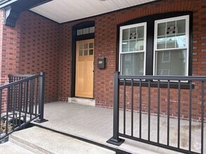 Building Photo - 528 Manor St