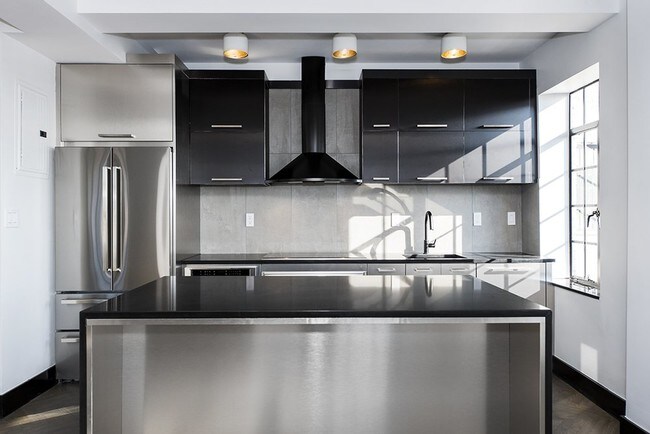 Building Photo - 25 Monroe Pl