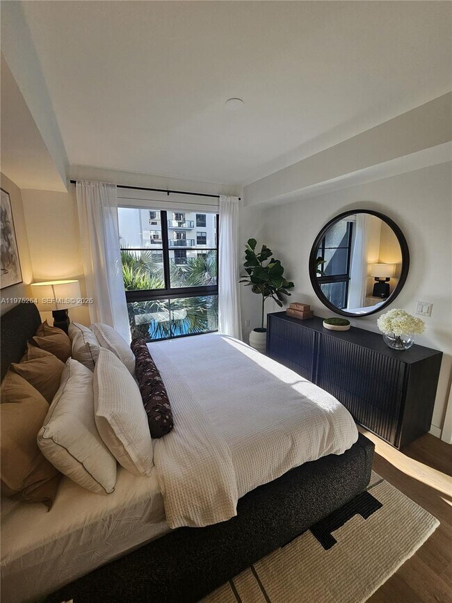 Foto del edificio - 1650 NE 124th St