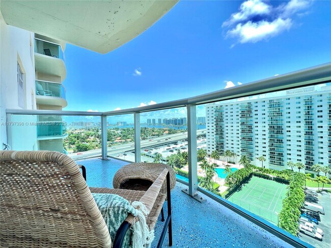 Foto del edificio - 19370 Collins Ave
