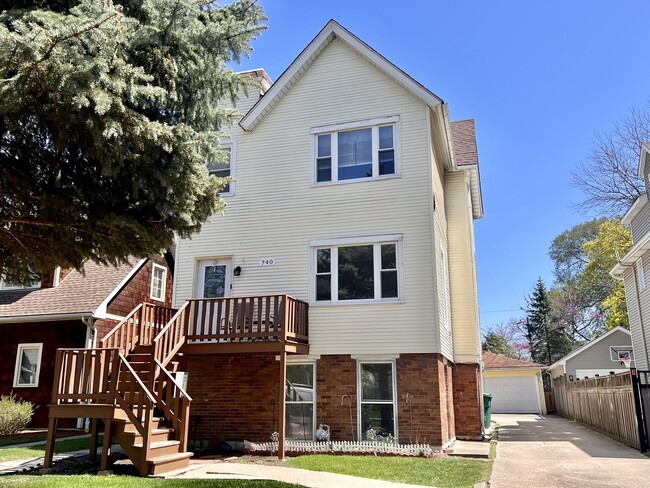Building Photo - 740 Belleforte Ave