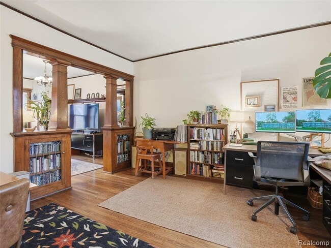 Building Photo - 2000 Dalzelle St