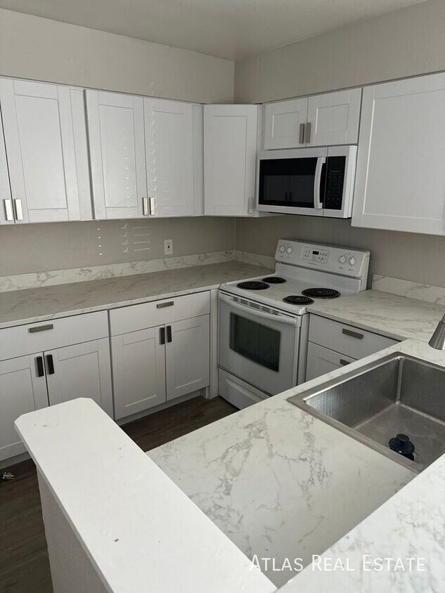 Foto principal - 6350 Monaco St