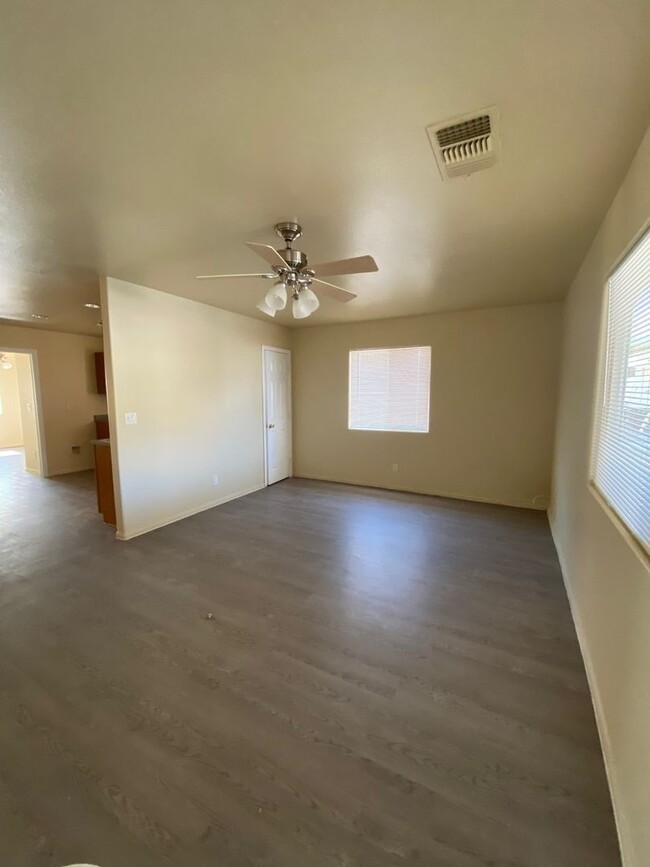 Building Photo - MOVE IN SPECIAL $300 OFF FIRST MONTHS RENT