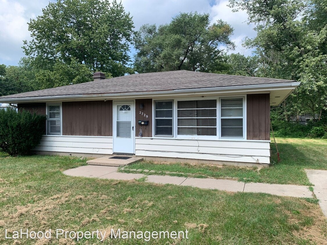 2 br, 1 bath House 2729 W Scenic Dr. House Rental in Peoria, IL