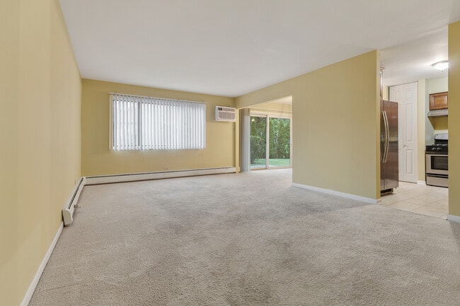 Building Photo - 3100 Bayside Dr