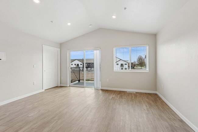 Interior Photo - 1580 Main Townhomes and Apartments