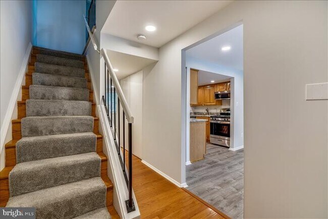 Building Photo - 8993 Watchlight Ct