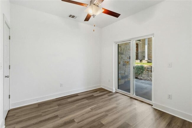Building Photo - 7205 Bassett Ct