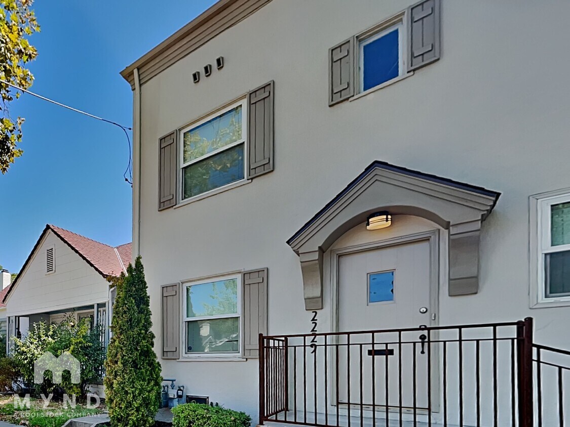 Foto principal - 2229 24th St