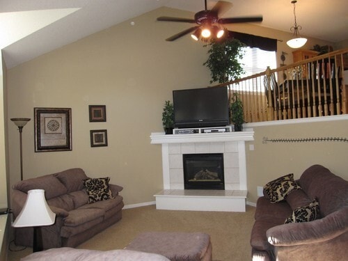 Building Photo - {12532} Immaculate Split-Level Home + Fenc...