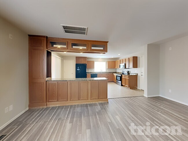 Foto del edificio - 8700 Winding Creek Dr