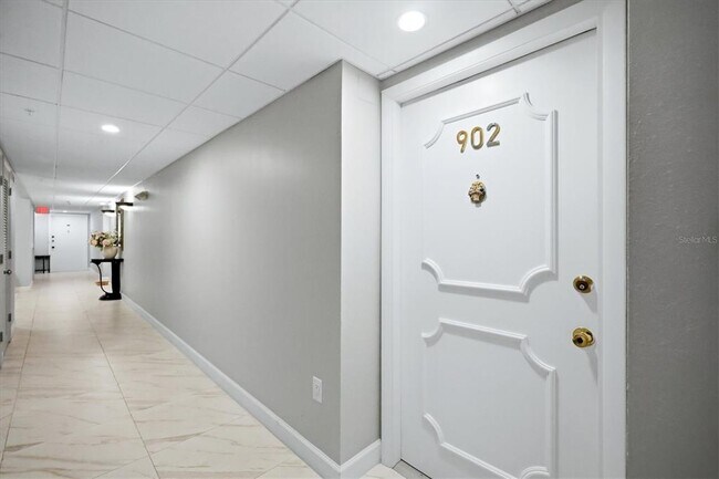Foto del edificio - 555 S Gulfstream Ave