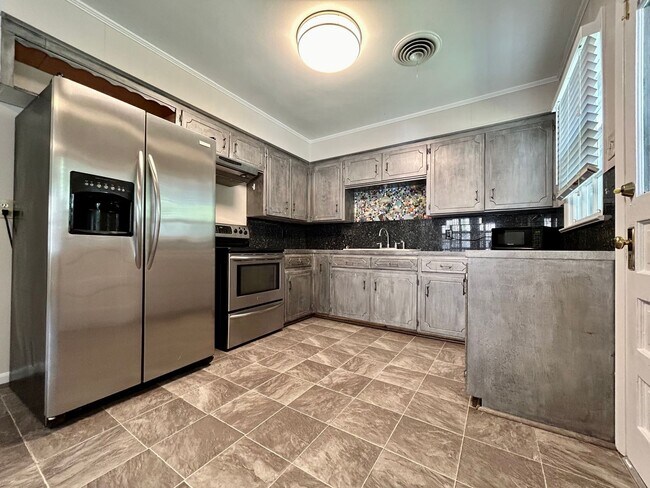 Foto del edificio - 4411/4411.5-44115 Poplar St