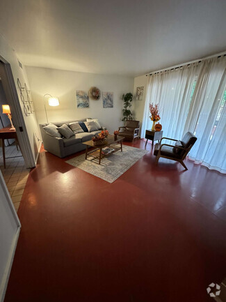 Building Photo - 309 Indian Creek Dr E