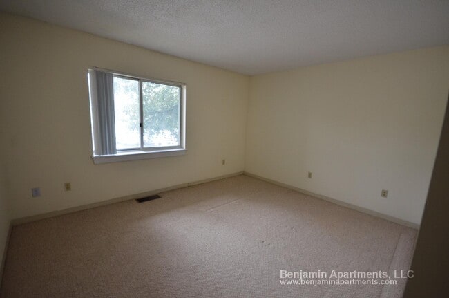 Building Photo - 142 North Beacon St