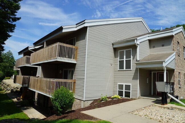 Building Photo - Fantastic Arboretum location - Spacious Ga...