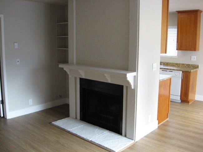 Building Photo - Four Twenty Union Apartments