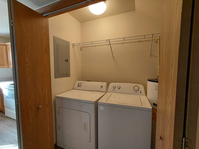 Building Photo - 24990 Scenic Dr