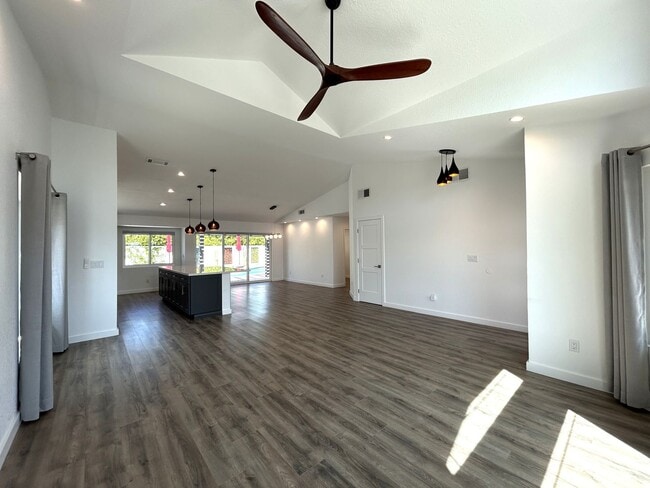 Building Photo - AVAILABLE NOW! Beautifully UPDATED 4 Bedro...